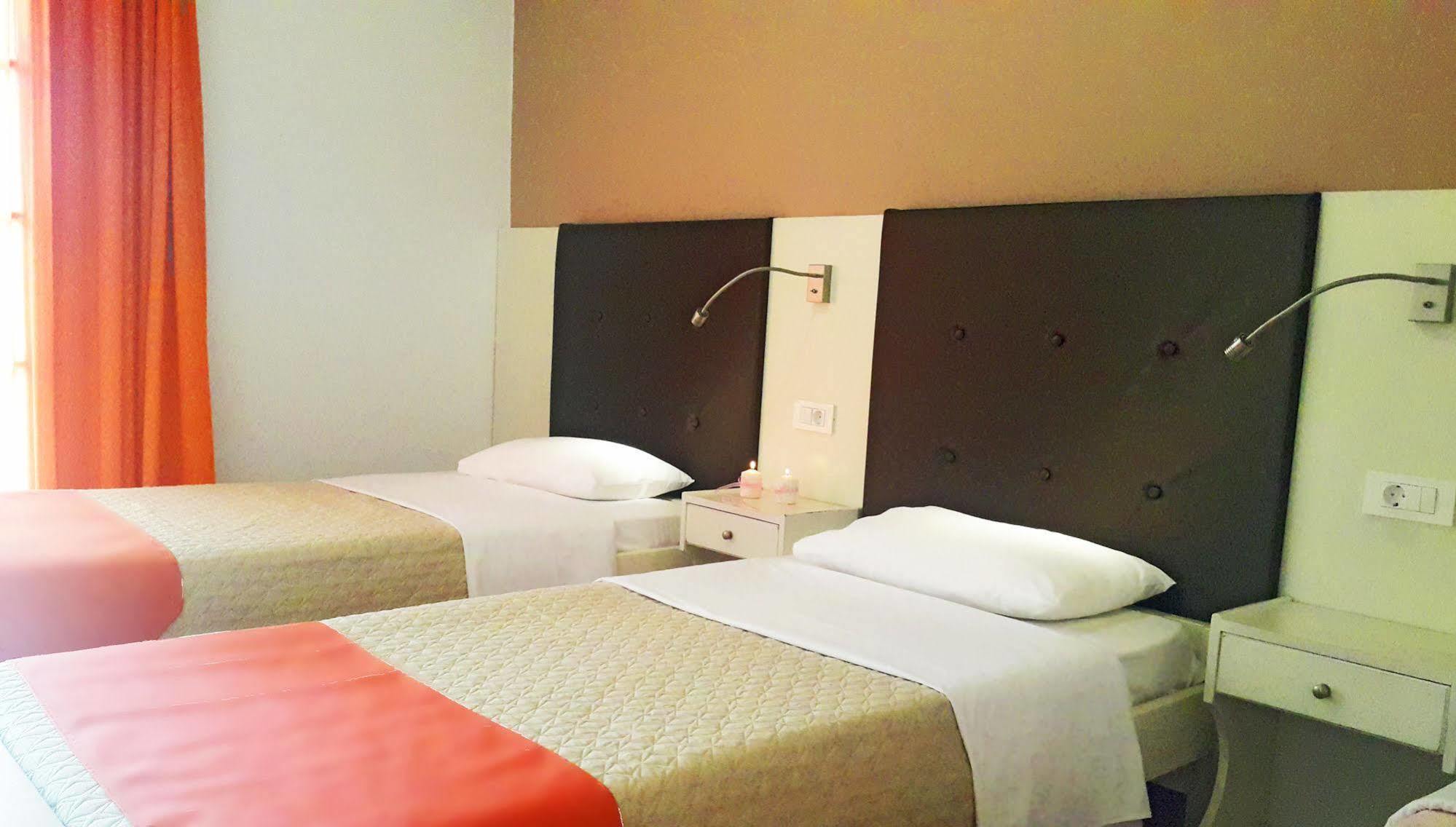 Paradosi Rooms Igoumenitsa Bagian luar foto