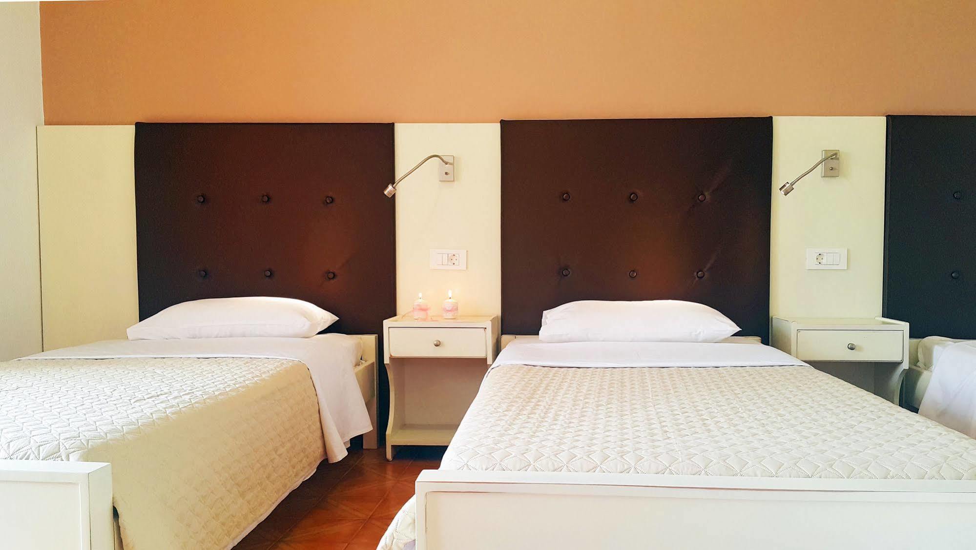 Paradosi Rooms Igoumenitsa Bagian luar foto